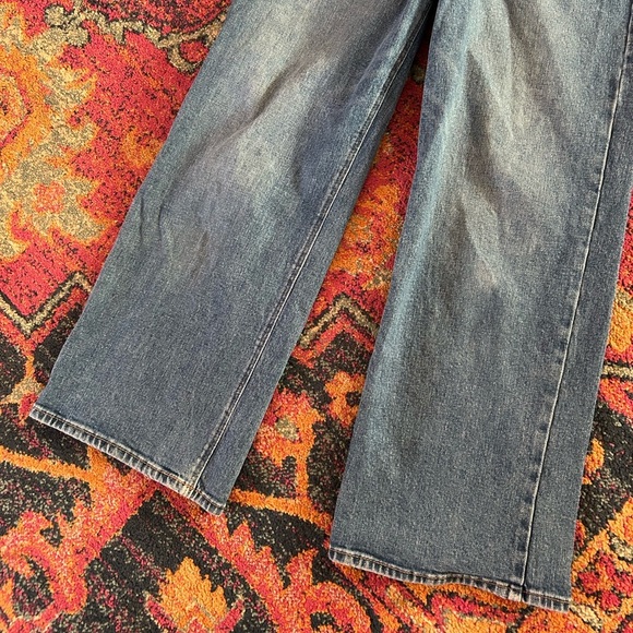 Old Navy | Women’s Medium Blue Denim Wide Leg Extra High Rise Jeans, size 10 - Picture 9 of 16